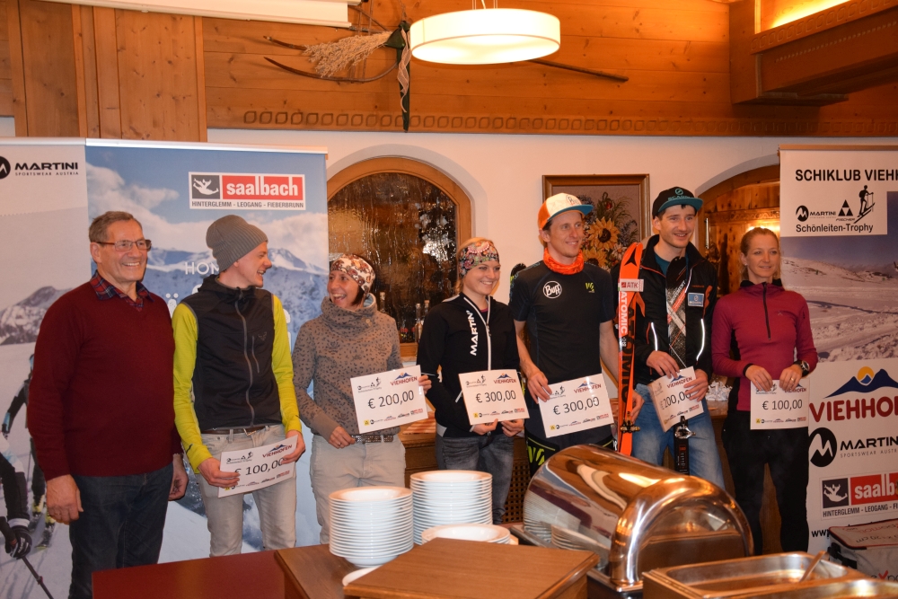 Ernst Eder mit den schnellsten 3 Damen und Herren im Vertical: von links Stefan Steiner (3.), Ulli Exenberger (2.), Sarah Dreier (1.), Armin Höfl (1.), Jakob Siarnik (2.) und Michaela Voithofer (3.)