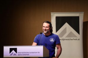 Alexander Huber beim Alpinforum ©Simon Rainer