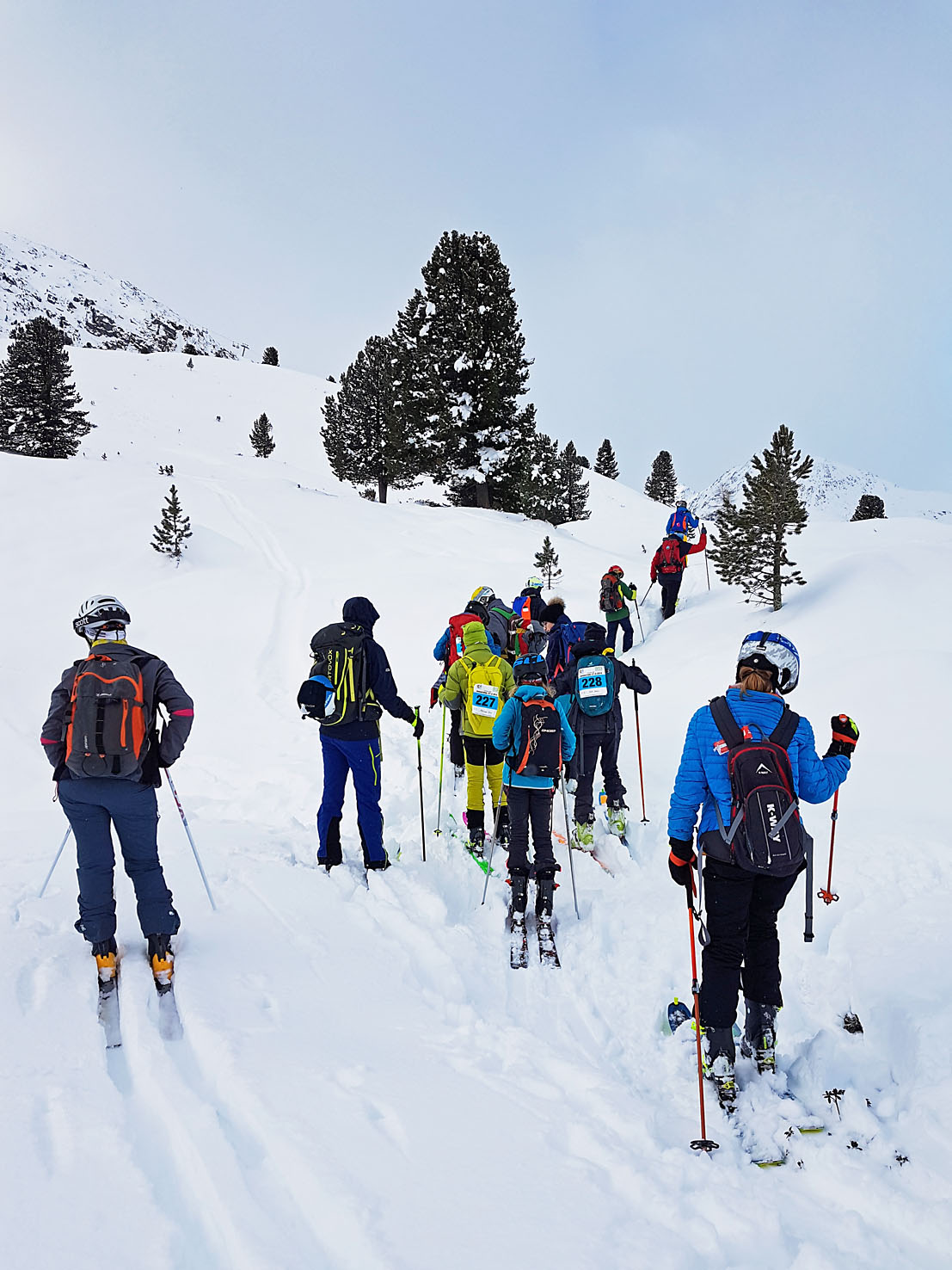 SkimoNachwuchscamp2018 Gemeinsame Skitour 1 Bild Anine Hell LR