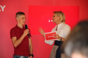 Atomic Mediaday 2019 Davide Magnini und Alexandra Meisnitzer Bild SKIMO Austria