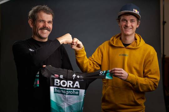 20201207 bora hansgrohe teamshooting04994 540x360 1