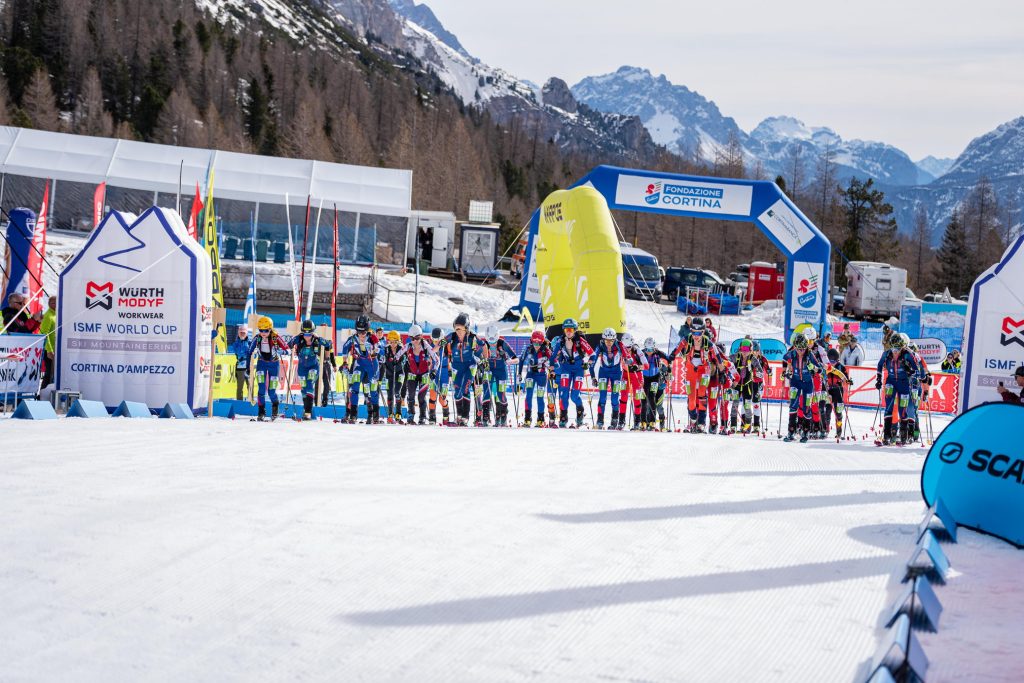 wc 23 24 cortina 03 indi start finish women 32